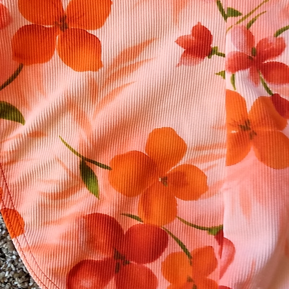 Swimsuit - Picture 3 of 6